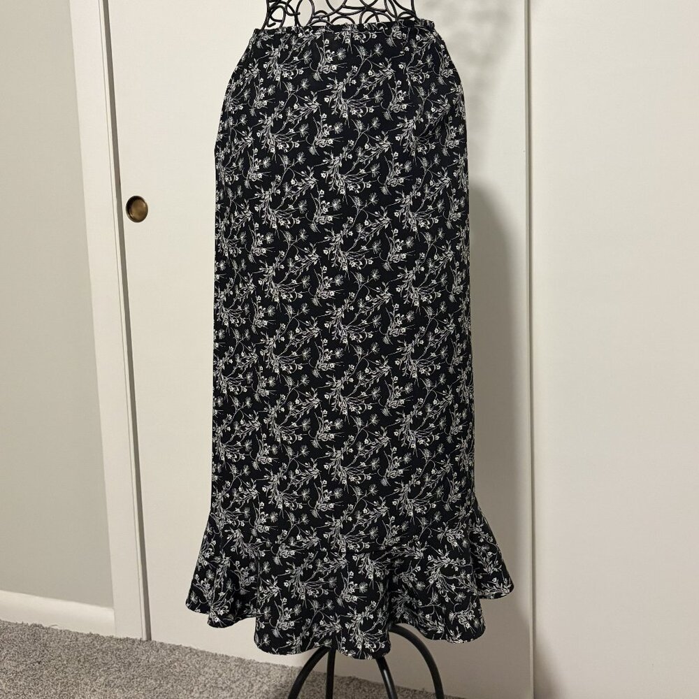 Christopher & Banks Womens Skirt Black & White Floral With Ruffle Size 16
